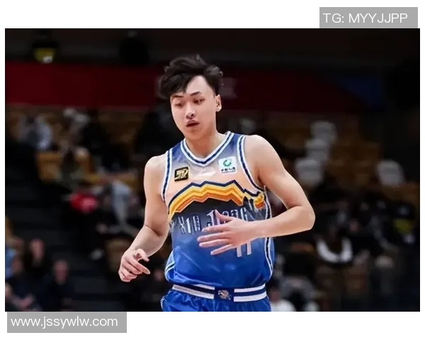 齐麟的崛起与挑战：探索新一代篮球明星的成长之路与未来展望